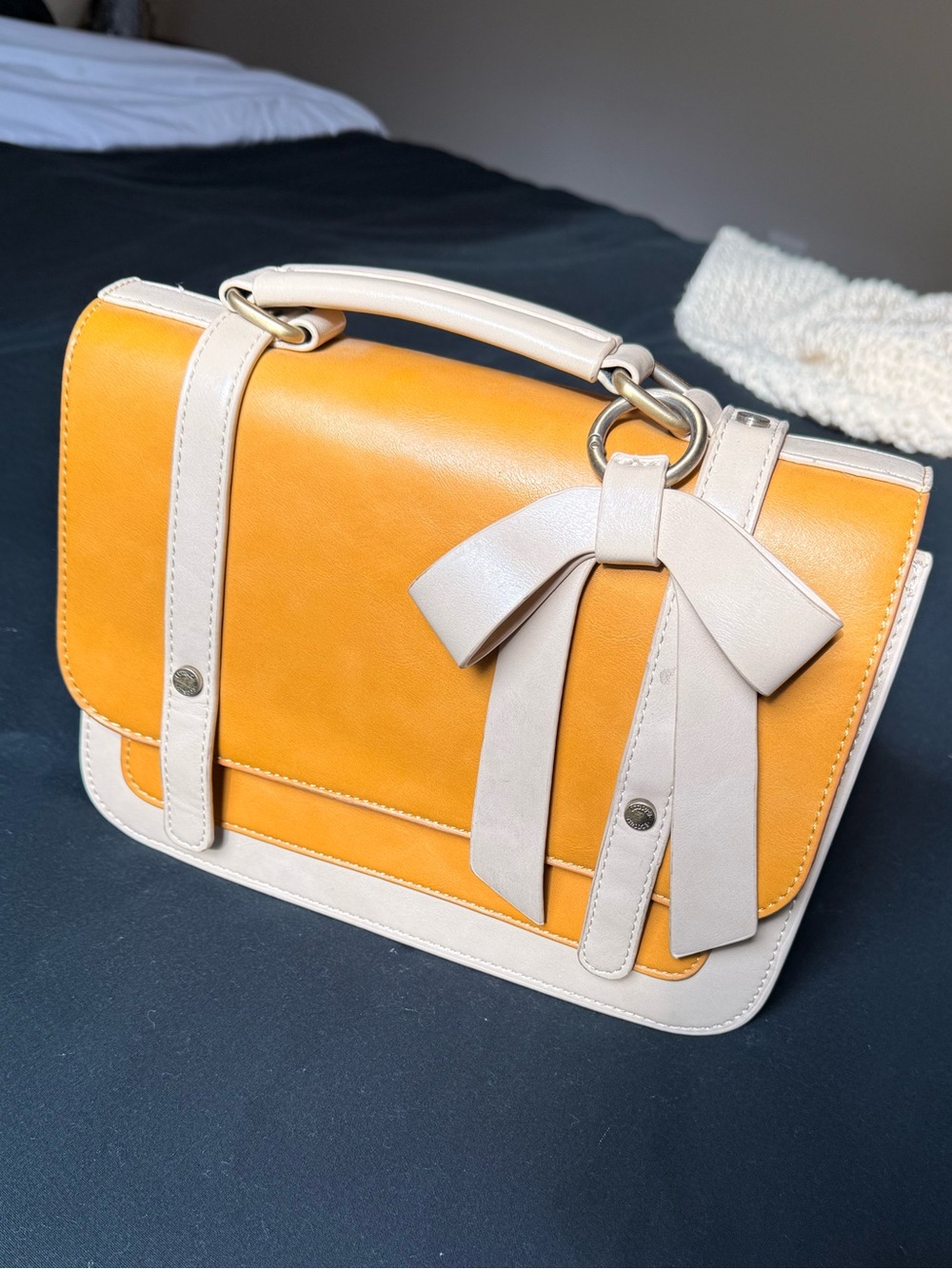 Ecosusi vegan leather small crossbody handbag. Perfectly fits a paperback book.